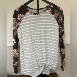 Maurices Women’s XS Gray Striped Floral Raglan Sleeve Knot Front Long Sleeve Top